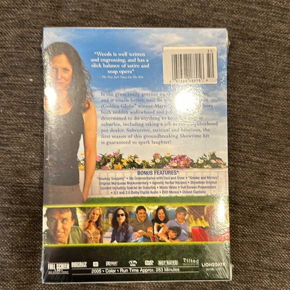 NEW UNOPENED - Weeds Seasons 1-4 DVDs - Picture 3 of 9